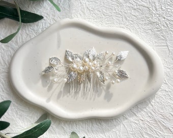 Bridal hair accessories, silver hair comb, silver leaves, white pearls, wedding jewelry, high-quality bridal hair jewelry, bridal jewelry