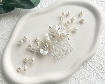 Bridal hair accessories, hair comb, pearls, flowers, silver jewelry wire, mother-of-pearl look wedding, high-quality bridal hair jewelry, wedding jewelry