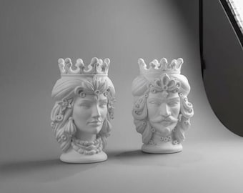 Coppia di Teste di Moro bianche stile  siciliano  (sculture  realizzata in  materiale plastico rifinita in resina lucida ) no ceramica