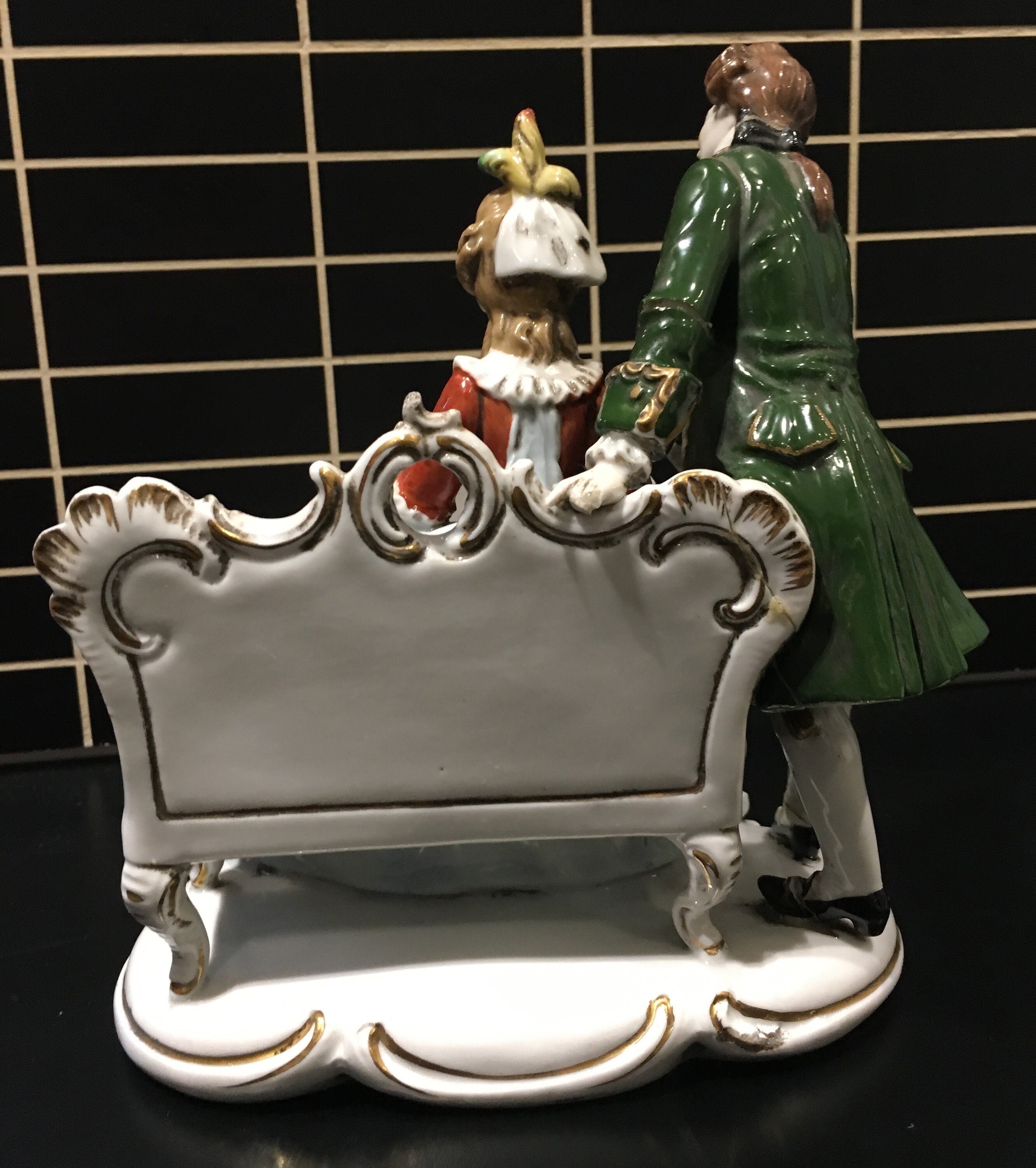 カポディモンテ磁器。18世紀の貴婦人と貴族を描いた作品。すべて