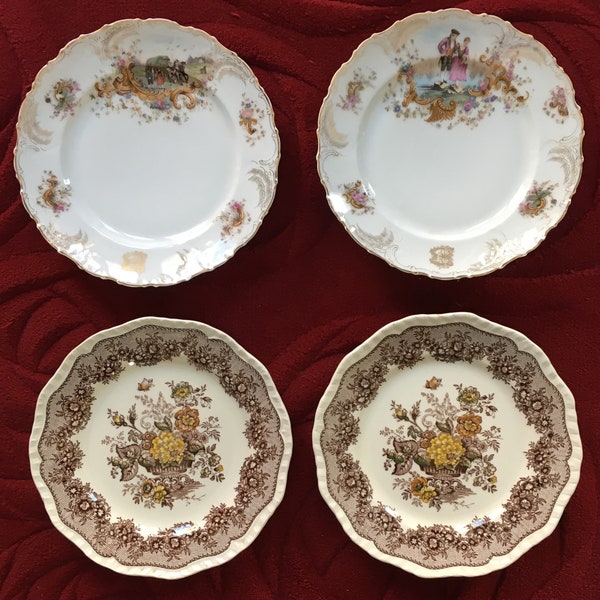 4 assiettes en porcelaine/céramique peintes à la main. France/Angleterre première moitié des années 1900. Pour le service ou pour la collection.