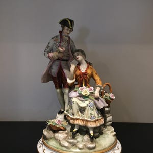 Capodimonte Porcelain. Lady and nobleman from the 18th century. Splendid and IMPOSING sculpture made and painted by hand. Capodimonte mid-19th century
