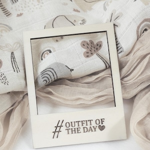 OOTD - Outfit of the Day - Holzpolaroid - Neugeborenen  - Polaroid - Instagram - Fotorequisite - Meilenstein - Baby - Kleinkind