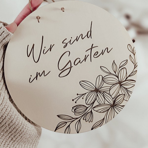 Wir sind im Garten - Türschild -Türdeko - Dekoration - Holzschild - Floral