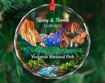 Gepersonaliseerd ornament Yosemite National Park: reisherinnering in gebrandschilderd glasstijl