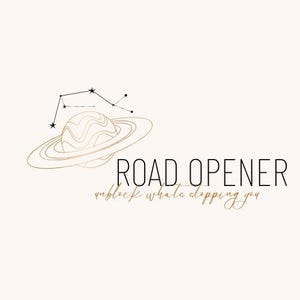 Könnte beinhalten: Ein Grafikdesign mit einem Planeten mit Ringen in Linienführung und einem Sternbild darüber. Der Text ROAD OPENER ist in fetter schwarzer Schrift gedruckt, darunter steht der Satz unblock whats stopping you in dünner Schreibschrift.