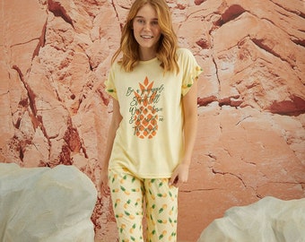 Gelbe Farbe Ananas Design Nachtwäsche Shirts und Hosen - Pyjamas für Frauen - Niedliches Pyjama Set - Viskose Pyjama Set für Sommer und Frühling