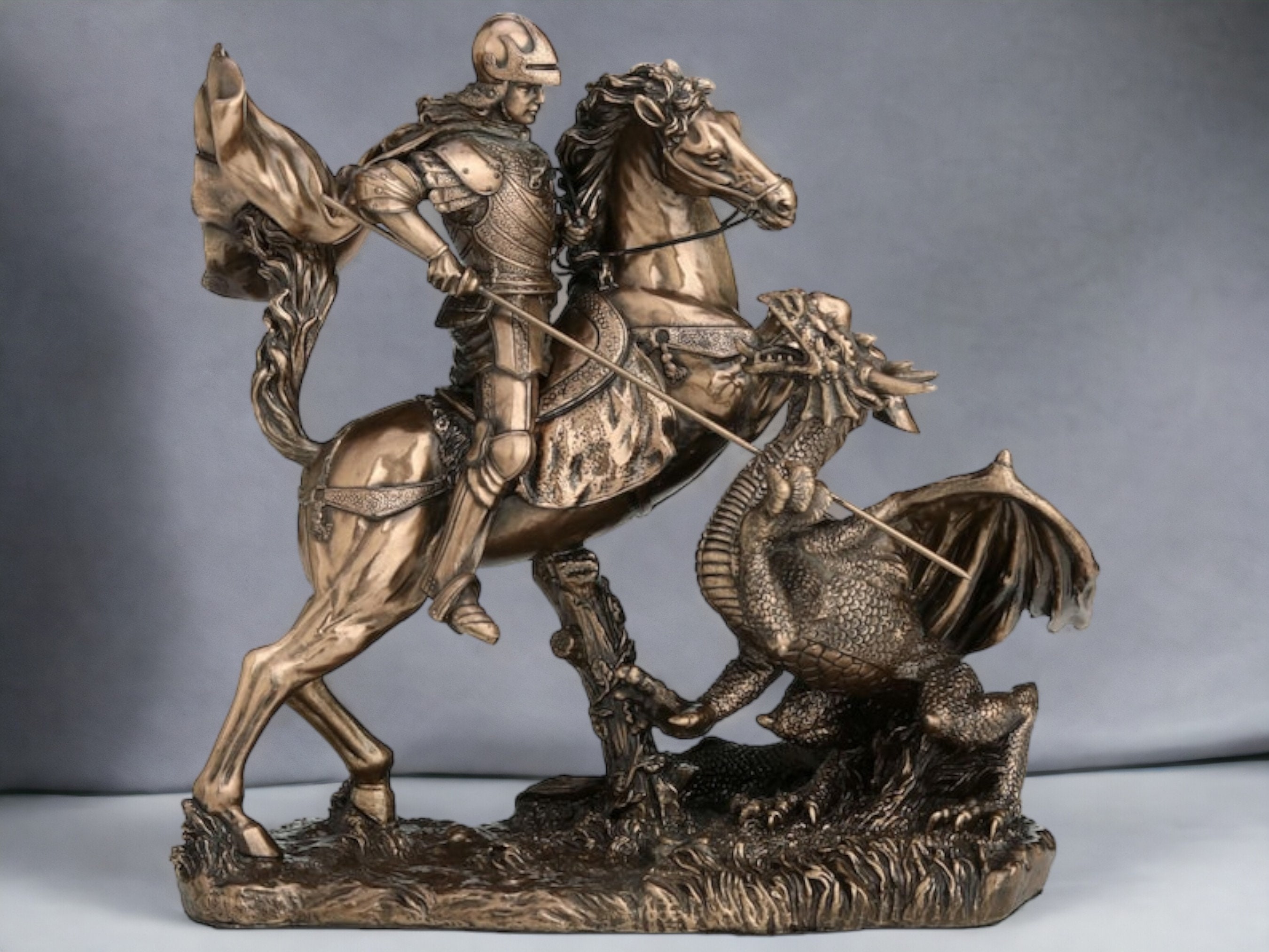 Sculpture en bronze Saint Michel terrassant le dragon par Emmanuel Fremiet:: 1824-1910 sur