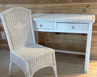 Conjunto de tocador y silla vintage de mimbre blanco - Muebles de dormitorio costero estilo shabby chic