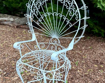 Silla Salterini Peacock de hierro forjado vintage / Tumbona de alambre retorcido / Estilo moderno de mediados de siglo / Muebles de patio para exteriores / Blanco