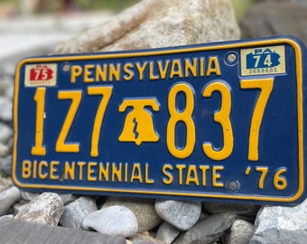 Vintage 1975 - 1976 Pennsylvania Bicentennial License Plate 1Z7 837 liberty bell blue