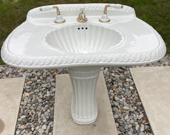 Lavabo de pedestal de cerámica vintage Sherle Wagner con grifo / Blanco