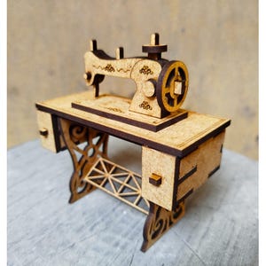 Model maszyny do szycia DIY | Pliki cięte laserowo o grubości 3 mm | Pobieranie plików SVG i DXF