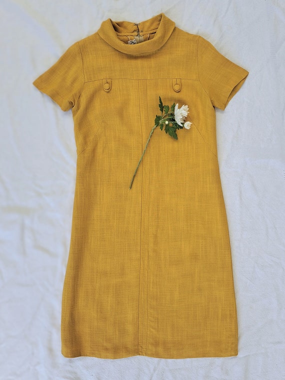 Vintage 60s mod mustard yellow linen feel sheeth … - image 8