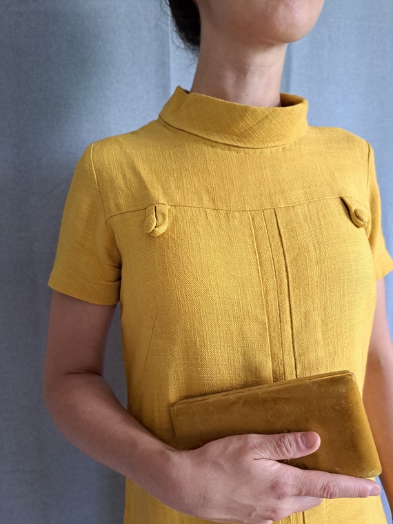 Vintage 60s mod mustard yellow linen feel sheeth … - image 5