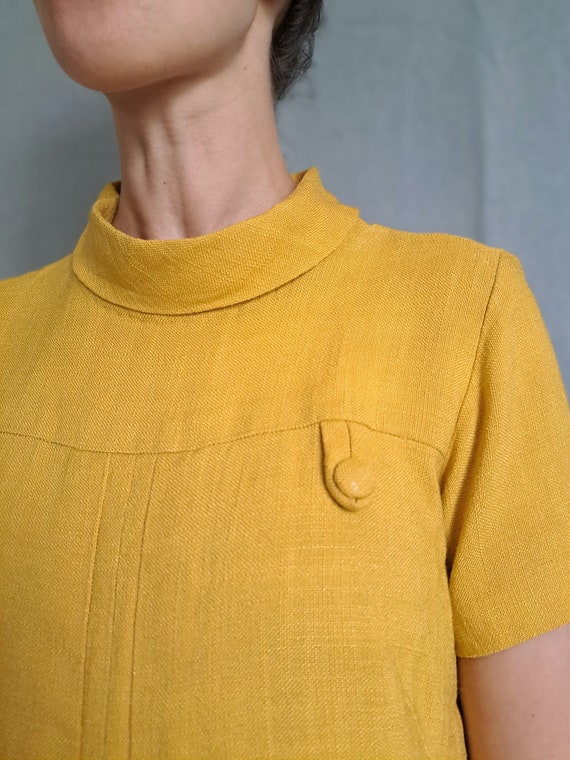 Vintage 60s mod mustard yellow linen feel sheeth … - image 3