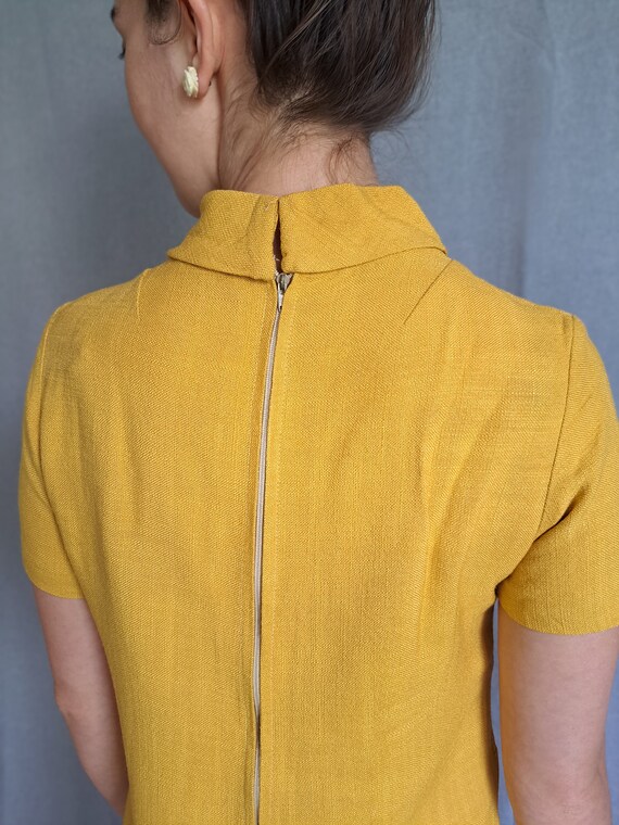 Vintage 60s mod mustard yellow linen feel sheeth … - image 6