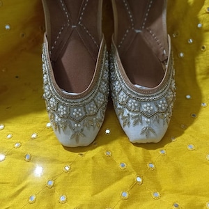 White Punjabi Jutti- Handmade Leather Bridal Shoes, Indian Wedding Dulhan Shoes, Elegant White Footwear for Brides - mothers day gift Shoes.