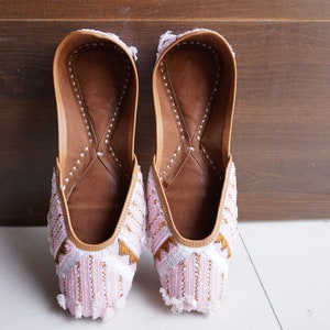 Baby Pink Bridal Punjabi Jutti - Handcrafted Ethnic Footwear with Elegant Embroidery, Perfect for Wedding Ensembles and Special Occasions..