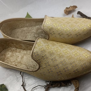 Men’s Golden Brocade Mojari Shoes | Traditional Indian Jutti | Handmade Ethnic Wedding Slip-On | Groom Party Wear Loafers | Footwear for Men