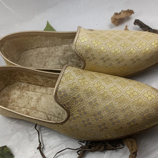 Gold wedding shoes, golden man flats, gold man slippers, men juttis, wedding shoes for groom, handmade shoes, indian shoes, casual shoes...