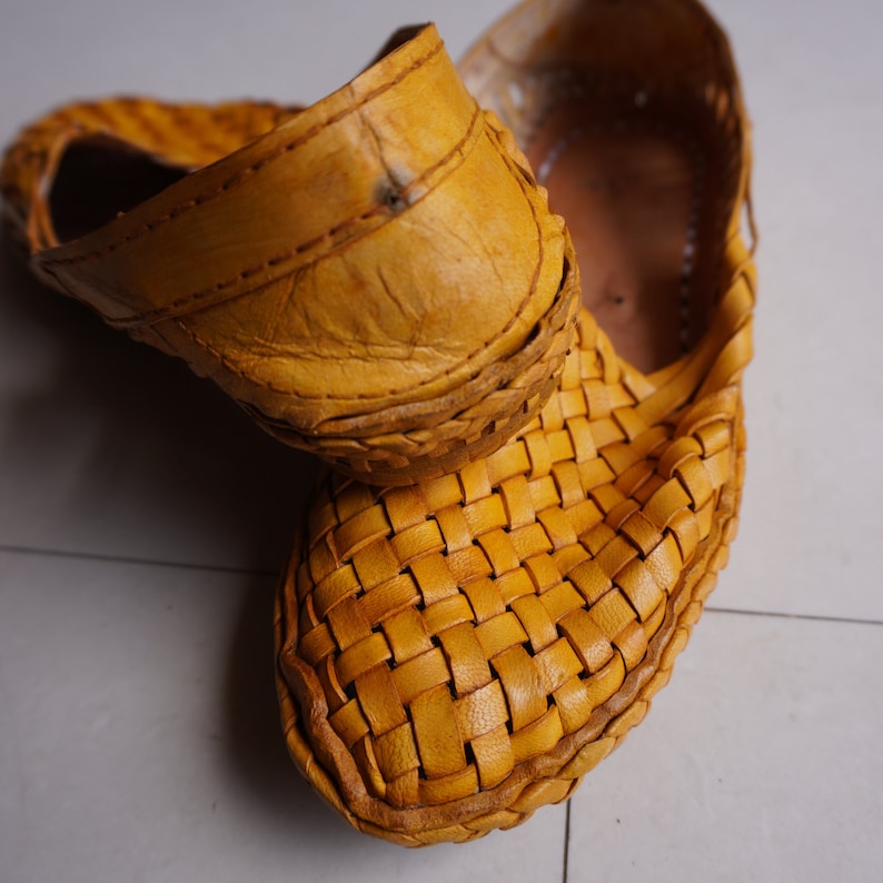 Handmade Indian Leather Men's Shoes: Traditional Woven Mules for Casual ...