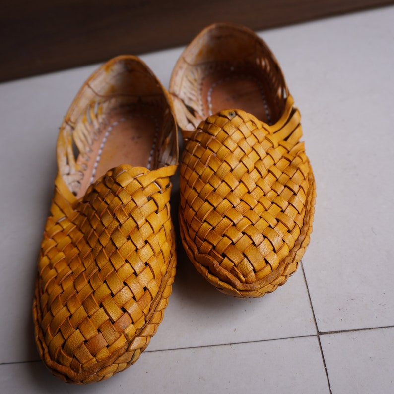 Handmade Indian Leather Men's Shoes: Traditional Woven Mules for Casual ...