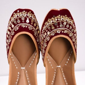 Red Punjabi Jutti - Wedding Shoes for Bridesmaids, Khussa Shoes for Women, Elegant Red Bridal Mojari, Handmade Jutti for mothers day gift.