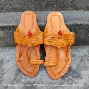 Step into Comfort: Men&#39;s Brown Kolhapuri, Criss Cross Leather Mules, Beachwear in Tan. Casual Leather Footwear, Indian Handcrafted Slipper..