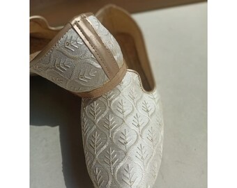 Indian Men\'s Wedding Majori Jutti white silver White Punjabi Jutti for Men: Handmade Indian Wedding Shoes  main image 4