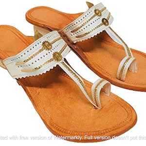 Boho Elegance for Beach Bliss: Women&#39;s Kolhapuri Sandals, Toe Ring Slipper, Back-Open Leather Chappals - Perfect for Summer mothers day gift