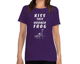 Kiss This Horned Frog tee Women's short sleeve t-shirt