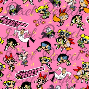 Puede incluir: Un fondo rosa con un patrón repetido de personajes de dibujos animados de las Chicas Superpoderosas. Los personajes incluyen a Bombón, Burbuja, Bellota, Mojo Jojo y el profesor Utonium. El texto "The Powerpuff Girls" se repite en todo el patrón.