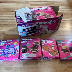 Vintage 1997 Easy Bake Oven Bundle!