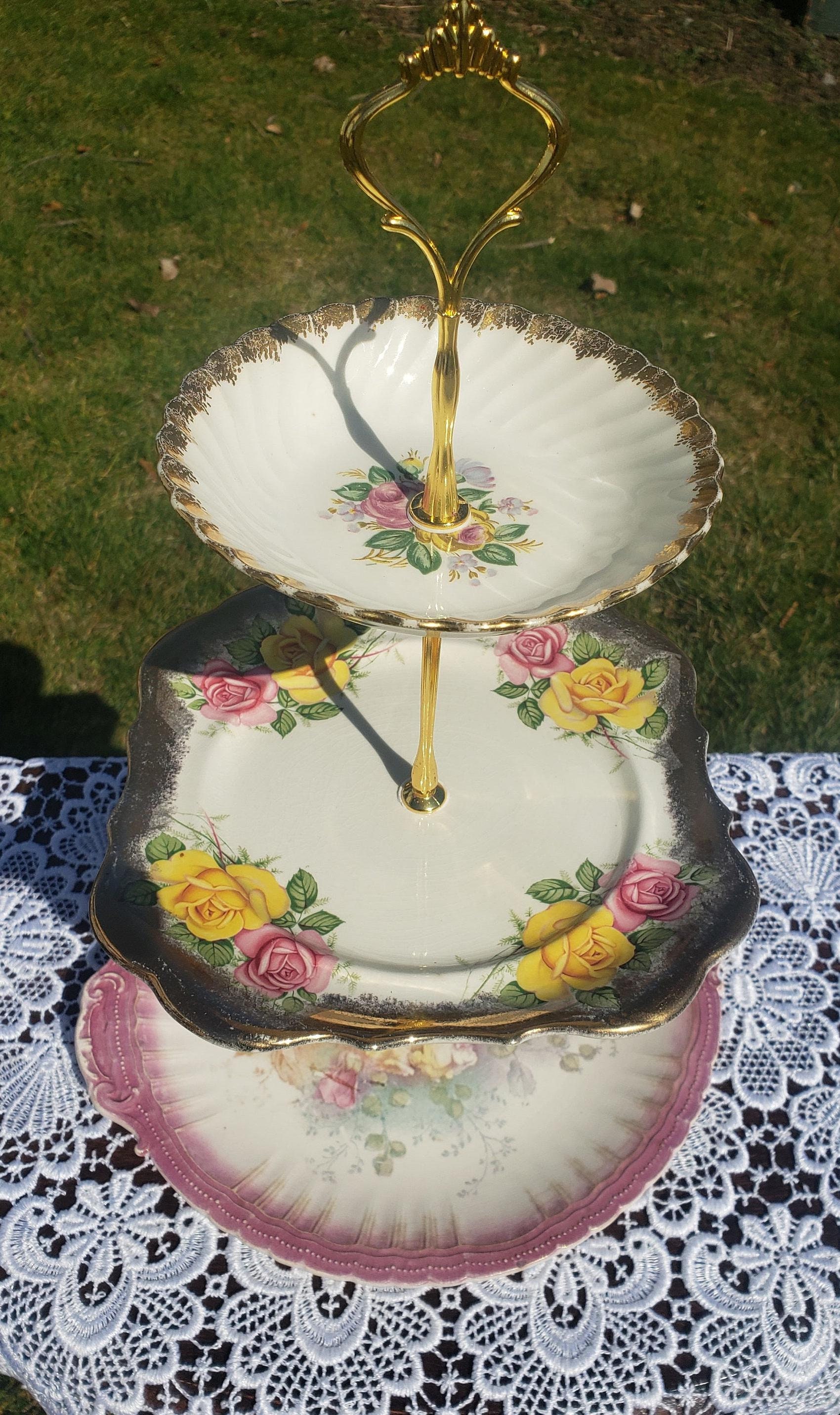 Support à Gâteaux 3 Niveaux Personnalisé – Assiettes Anciennes En Porcelaine, Motif Floral, Doré