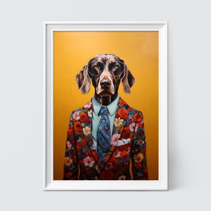 以下が含まれることがあります： 花柄の スーツを着た犬の絵。犬はサングラスと青いネクタイをしている。背景は単色の黄色である。