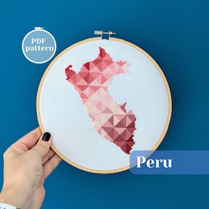 Korsstygnsmönster med kartkonturer över Peru i PDF-format. Modernt räknat xStitch-diagram för den perfekta familjepresenten. Enkel broderihandledning steg för steg.