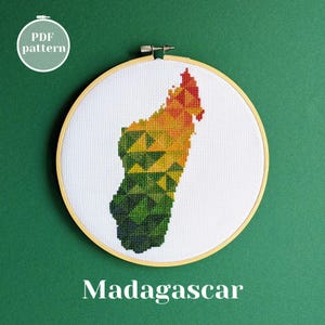 Kruissteekpatroon kaart Madagaskar. Moderne, eenvoudige xStitch-pdf-grafiek. Op maat gemaakt, handgemaakt kerstcadeau-idee. Kleurrijk zelfgemaakt muurborduurdecor