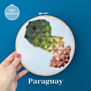 Modèle PDF de carte du Paraguay au point de croix. Tutoriel de projet de broderie original à télécharger instantanément. Cadeau fait main attentionné pour un être cher.