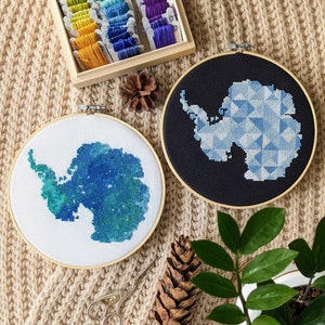 Ensemble de motifs de point de croix en forme d'Antarctique. Motifs de couture contemporains - aquarelle et géométrique. Idée cadeau unique pour un voyageur