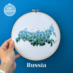 Modèle de point de croix de carte de la Russie à télécharger instantanément. Graphique PDF xstitch moderne vert forêt. DIY : apprendre et fabriquer une idée cadeau pour l'anniversaire de maman