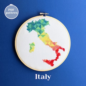 Modèle de point de croix coloré de carte de l'Italie. Art mural facile à broder sur le thème du voyage. Conception simple à points comptés pour téléchargement instantané.