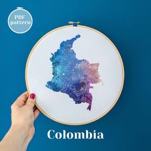 Carte de la Colombie au point de croix. Design moderne et simple au format PDF. Cadeau unique pour un ami voyageur à qui la maison manque à Bogota