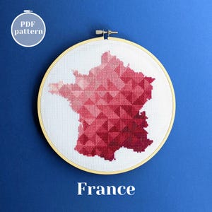 Patrón de punto de cruz con el mapa de Francia. Gráfico moderno de punto de cruz en PDF para descarga inmediata. Decoración bordada creativa con temática francesa.