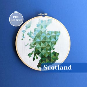 Patrón de punto de cruz con el mapa de Escocia. Silueta de un país del Reino Unido para una vibrante decoración bordada. Diseño moderno de punto de cruz para un regalo único para tu nuevo hogar.