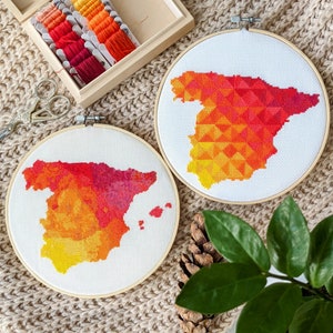 Cartes d'Espagne - lot de DEUX modèles de point de croix. Tutoriel de fabrication simple et moderne au format PDF. Idée cadeau broderie pour un ami