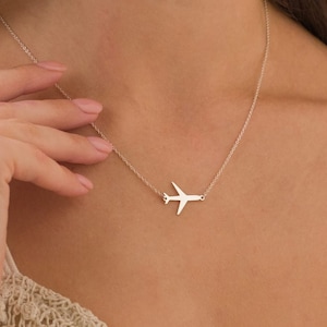 Collier avion en argent sterling 925 carats, cadeau hôtesse de l'air, collier avion délicat, cadeau de voyage, bijoux inspirés des voyages aéronautiques de la jet set