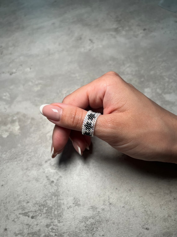 Anillo de cuentas de estrella hecho a mano: joyería bohemia de