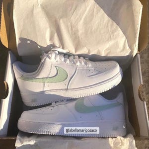 Sage Green Custom Air Force 1 Sneakers, Custom AF1 Green, Custom Nike, Damen Custom Sneakers, Unisex Schuhe, Mid Nikes, Freizeitkleidung