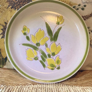 Vintage yellow flower dinner plates set of 4